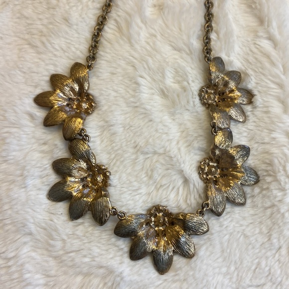 ⭐️ Bella Jack Green & Cream Gold-Tone Floral Crystal Statement Necklace - Picture 3 of 5
